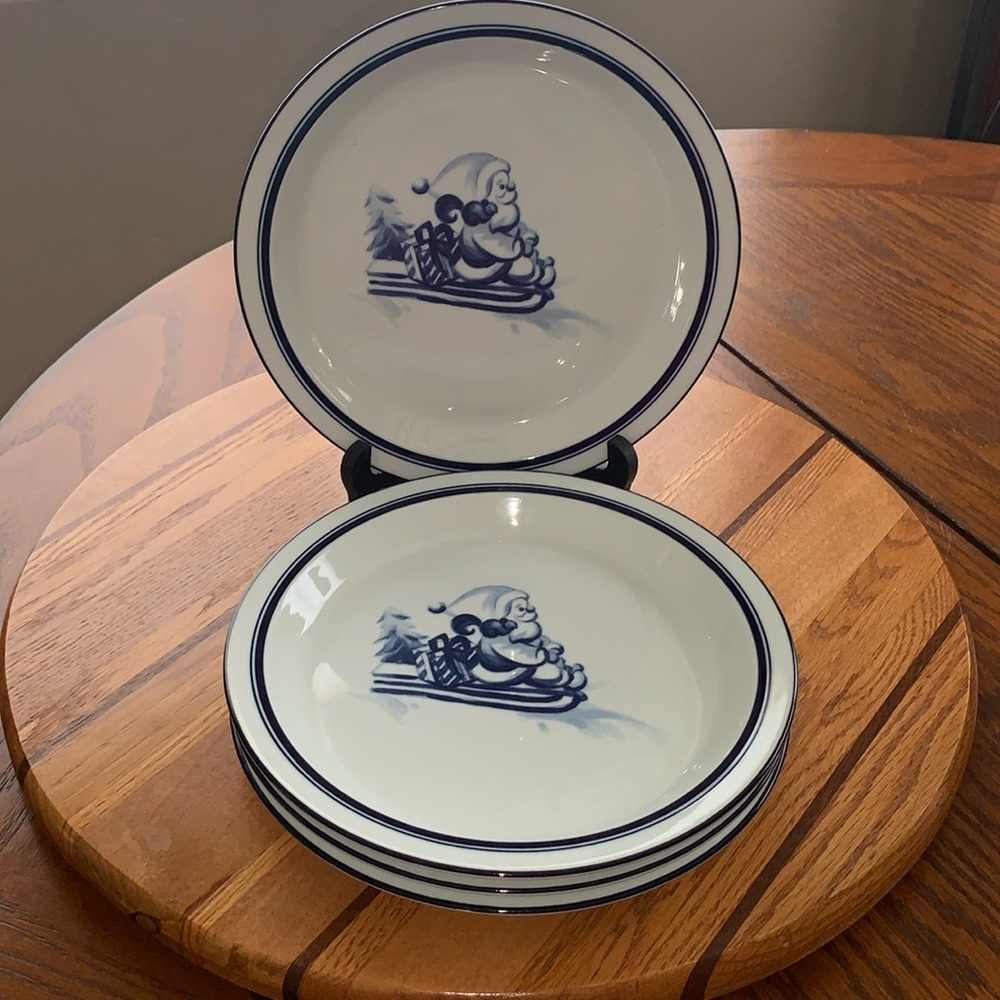 4 Dansk Bistro Christianshavn Blue 9” Dinner Plates EUC Christmas sled squirrel